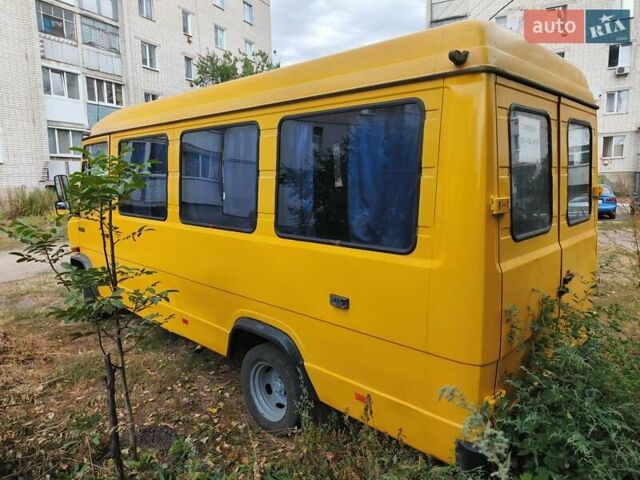 Желтый Мерседес Sprinter, объемом двигателя 0 л и пробегом 687 тыс. км за 3500 $, фото 2 на Automoto.ua