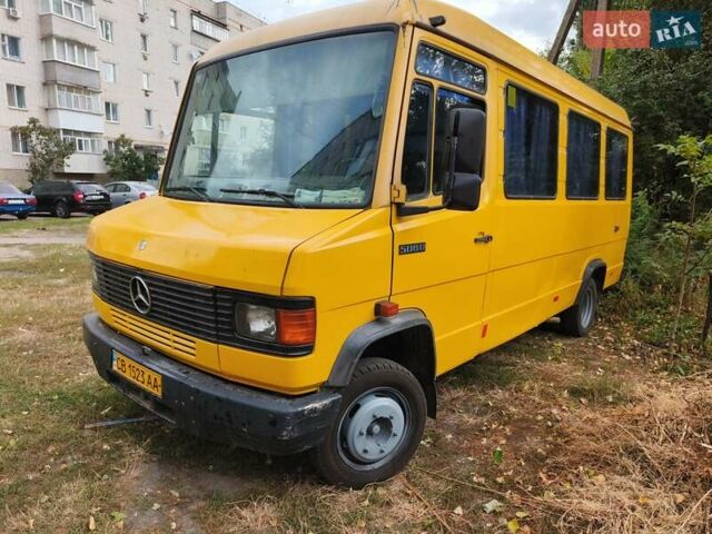 Желтый Мерседес Sprinter, объемом двигателя 0 л и пробегом 687 тыс. км за 3500 $, фото 1 на Automoto.ua