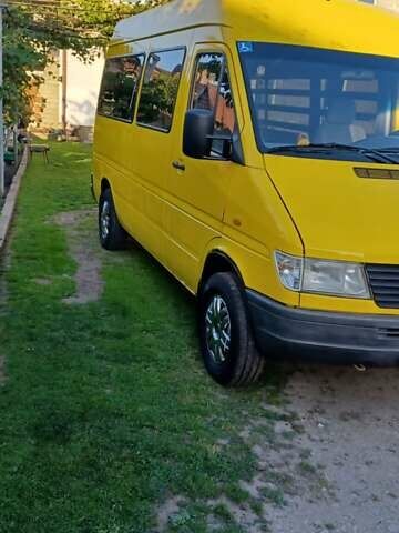 Желтый Мерседес Sprinter, объемом двигателя 2.3 л и пробегом 455 тыс. км за 6700 $, фото 14 на Automoto.ua