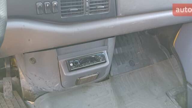 Желтый Мерседес Sprinter, объемом двигателя 2.3 л и пробегом 455 тыс. км за 6700 $, фото 27 на Automoto.ua