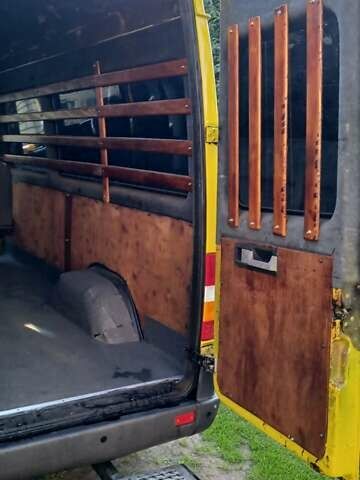 Желтый Мерседес Sprinter, объемом двигателя 2.3 л и пробегом 455 тыс. км за 6700 $, фото 22 на Automoto.ua