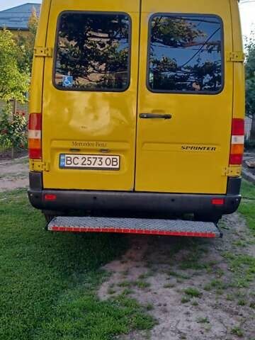 Желтый Мерседес Sprinter, объемом двигателя 2.3 л и пробегом 455 тыс. км за 6700 $, фото 17 на Automoto.ua