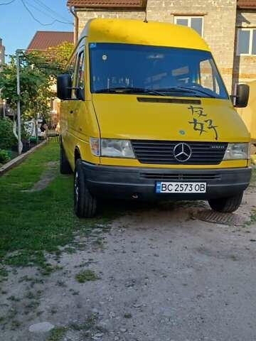 Желтый Мерседес Sprinter, объемом двигателя 2.3 л и пробегом 455 тыс. км за 6700 $, фото 13 на Automoto.ua
