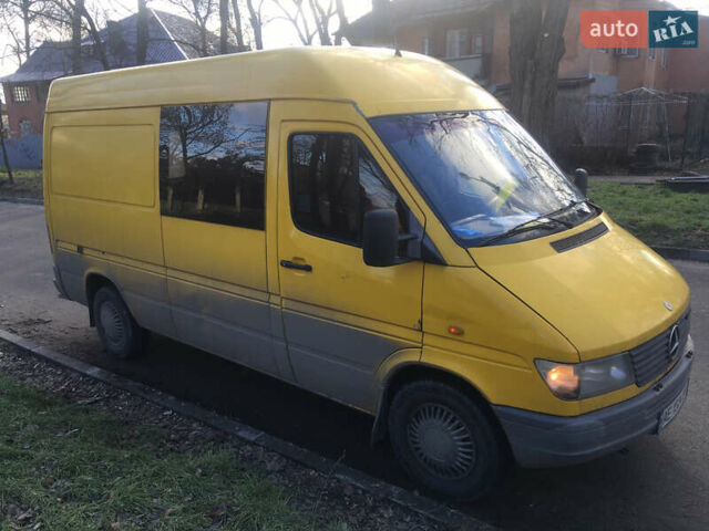 Желтый Мерседес Sprinter, объемом двигателя 2.3 л и пробегом 593 тыс. км за 6000 $, фото 1 на Automoto.ua