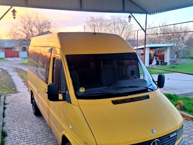 Желтый Мерседес Sprinter, объемом двигателя 2.9 л и пробегом 689 тыс. км за 6200 $, фото 1 на Automoto.ua
