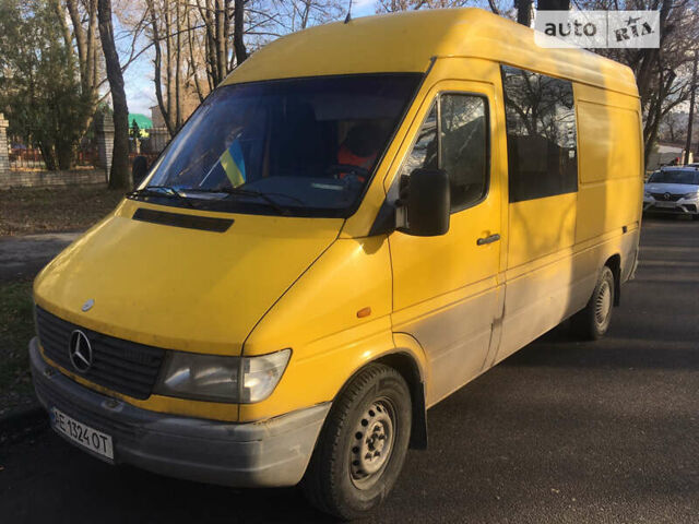 Желтый Мерседес Sprinter, объемом двигателя 2.3 л и пробегом 593 тыс. км за 5999 $, фото 2 на Automoto.ua