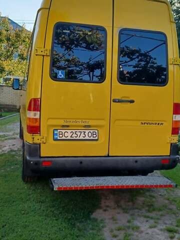 Желтый Мерседес Sprinter, объемом двигателя 2.3 л и пробегом 455 тыс. км за 6700 $, фото 18 на Automoto.ua