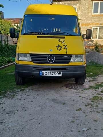 Желтый Мерседес Sprinter, объемом двигателя 2.3 л и пробегом 455 тыс. км за 6700 $, фото 12 на Automoto.ua