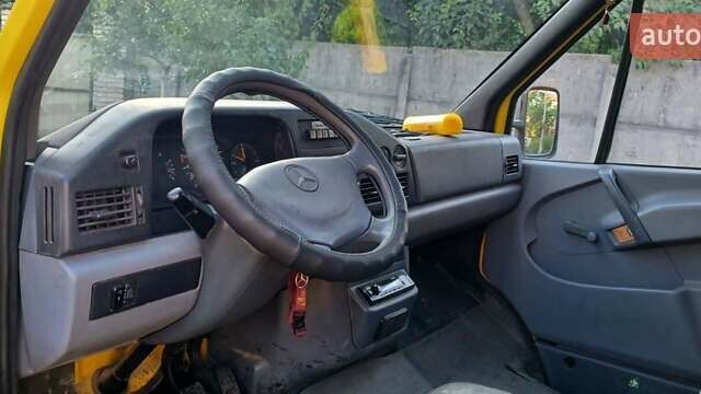 Желтый Мерседес Sprinter, объемом двигателя 2.3 л и пробегом 455 тыс. км за 6700 $, фото 24 на Automoto.ua