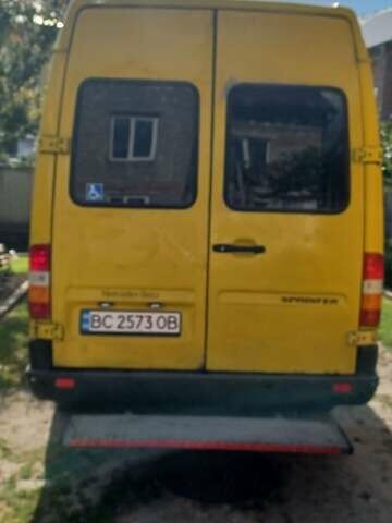 Желтый Мерседес Sprinter, объемом двигателя 2.3 л и пробегом 455 тыс. км за 6700 $, фото 4 на Automoto.ua