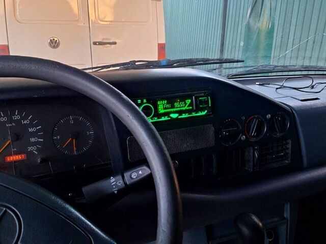 Желтый Мерседес Sprinter, объемом двигателя 2.9 л и пробегом 689 тыс. км за 6200 $, фото 3 на Automoto.ua
