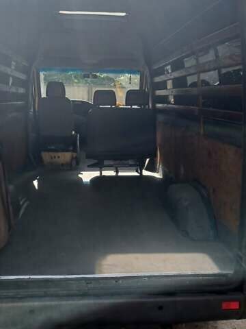 Желтый Мерседес Sprinter, объемом двигателя 2.3 л и пробегом 455 тыс. км за 6700 $, фото 5 на Automoto.ua