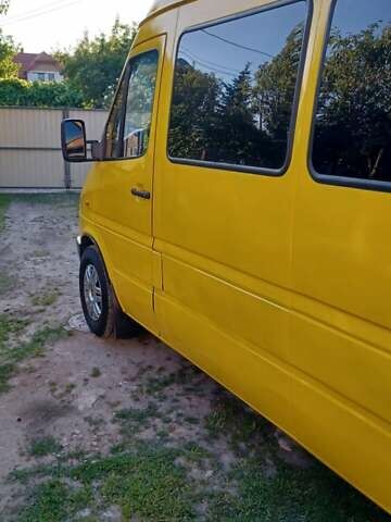 Желтый Мерседес Sprinter, объемом двигателя 2.3 л и пробегом 455 тыс. км за 6700 $, фото 20 на Automoto.ua