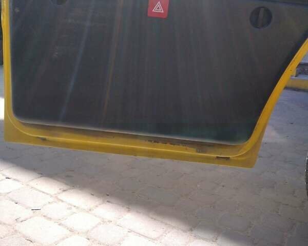 Желтый Мерседес Sprinter, объемом двигателя 2.9 л и пробегом 300 тыс. км за 5300 $, фото 12 на Automoto.ua