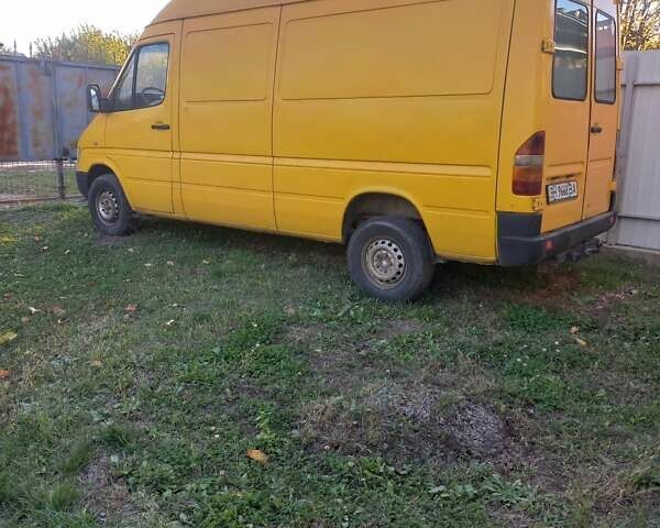 Желтый Мерседес Sprinter, объемом двигателя 2.3 л и пробегом 600 тыс. км за 5700 $, фото 2 на Automoto.ua