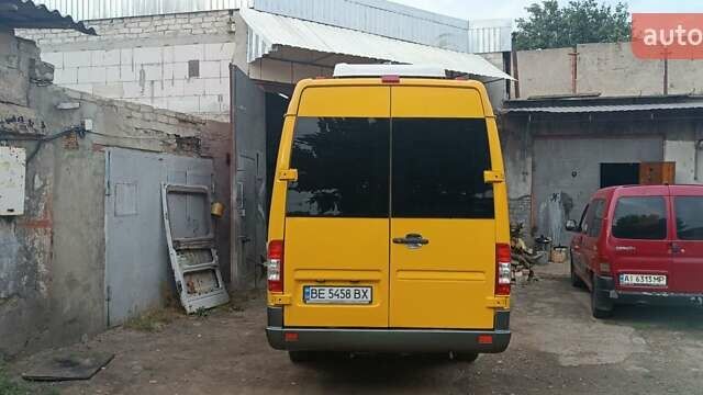 Желтый Мерседес Sprinter, объемом двигателя 2.2 л и пробегом 300 тыс. км за 15000 $, фото 8 на Automoto.ua