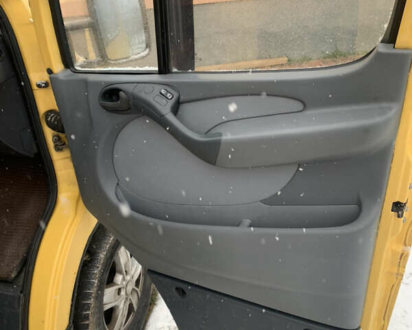 Жовтий Мерседес Sprinter, об'ємом двигуна 2.15 л та пробігом 433 тис. км за 7500 $, фото 12 на Automoto.ua