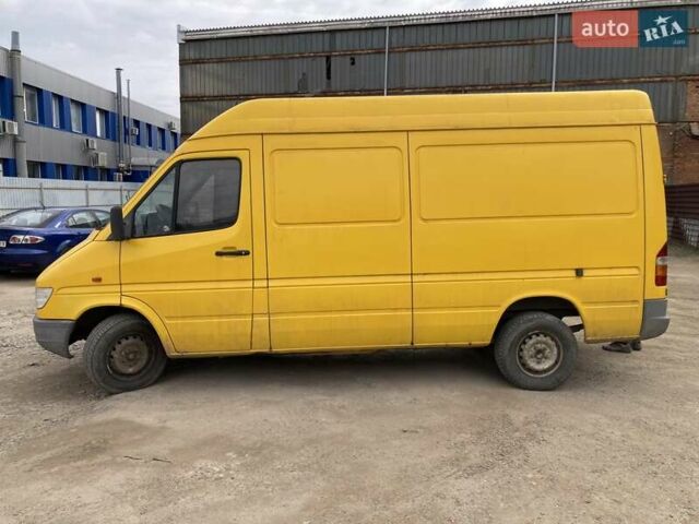 Желтый Мерседес Sprinter, объемом двигателя 2.9 л и пробегом 495 тыс. км за 7000 $, фото 5 на Automoto.ua