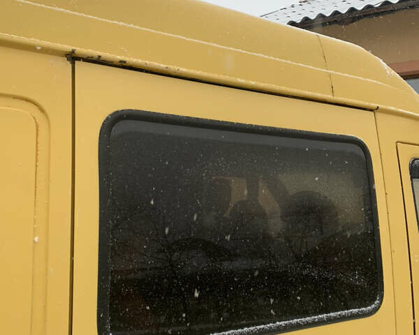 Жовтий Мерседес Sprinter, об'ємом двигуна 2.15 л та пробігом 433 тис. км за 7500 $, фото 22 на Automoto.ua