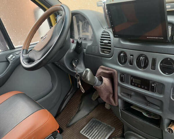 Жовтий Мерседес Sprinter, об'ємом двигуна 2.15 л та пробігом 433 тис. км за 7500 $, фото 10 на Automoto.ua