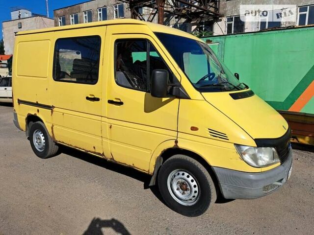 Желтый Мерседес Sprinter, объемом двигателя 2.2 л и пробегом 469 тыс. км за 8500 $, фото 1 на Automoto.ua