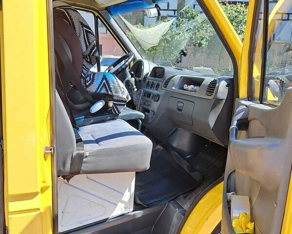 Желтый Мерседес Sprinter, объемом двигателя 2.2 л и пробегом 469 тыс. км за 8500 $, фото 12 на Automoto.ua