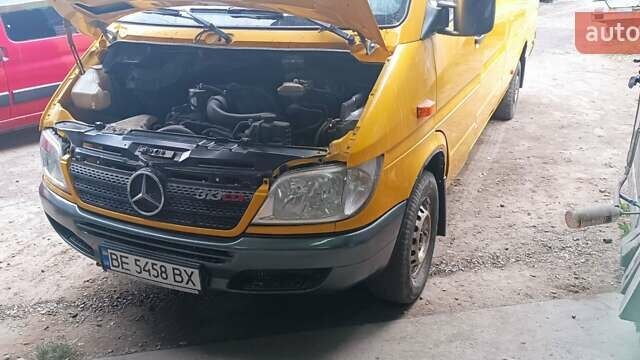 Желтый Мерседес Sprinter, объемом двигателя 2.2 л и пробегом 300 тыс. км за 15000 $, фото 10 на Automoto.ua