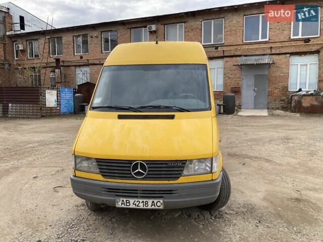 Желтый Мерседес Sprinter, объемом двигателя 2.9 л и пробегом 495 тыс. км за 7000 $, фото 6 на Automoto.ua