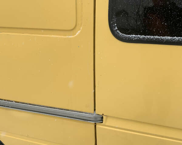 Жовтий Мерседес Sprinter, об'ємом двигуна 2.15 л та пробігом 433 тис. км за 7500 $, фото 26 на Automoto.ua