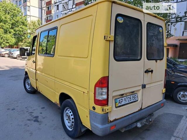 Желтый Мерседес Sprinter, объемом двигателя 2.2 л и пробегом 469 тыс. км за 8500 $, фото 5 на Automoto.ua