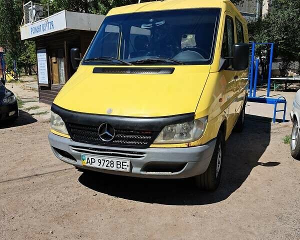 Желтый Мерседес Sprinter, объемом двигателя 2.2 л и пробегом 469 тыс. км за 8500 $, фото 7 на Automoto.ua