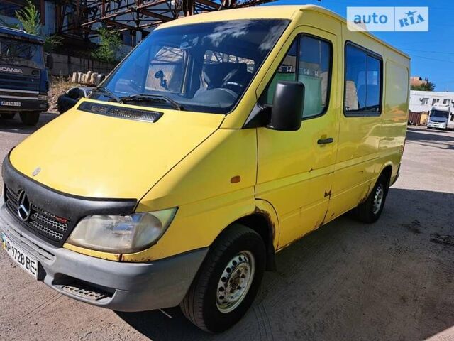 Желтый Мерседес Sprinter, объемом двигателя 2.2 л и пробегом 469 тыс. км за 8500 $, фото 2 на Automoto.ua