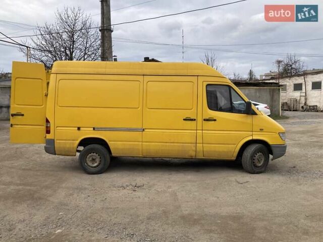 Желтый Мерседес Sprinter, объемом двигателя 2.9 л и пробегом 495 тыс. км за 7000 $, фото 9 на Automoto.ua