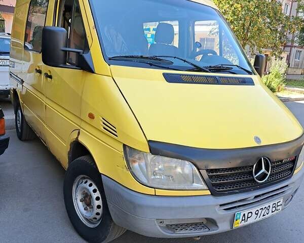 Желтый Мерседес Sprinter, объемом двигателя 2.2 л и пробегом 469 тыс. км за 8500 $, фото 4 на Automoto.ua