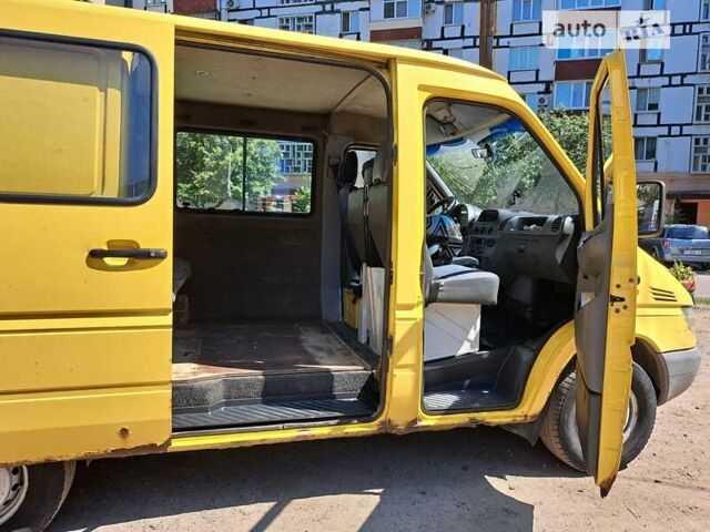 Желтый Мерседес Sprinter, объемом двигателя 2.2 л и пробегом 469 тыс. км за 8500 $, фото 9 на Automoto.ua