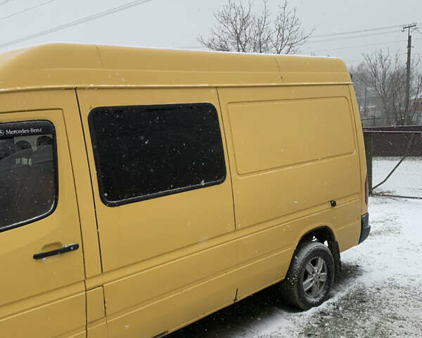 Жовтий Мерседес Sprinter, об'ємом двигуна 2.15 л та пробігом 433 тис. км за 7500 $, фото 32 на Automoto.ua