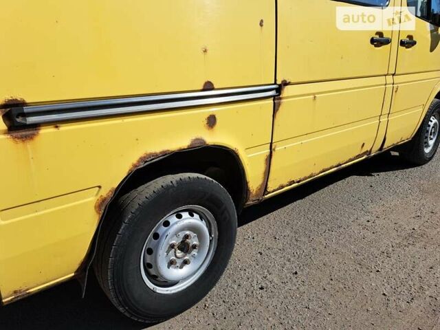 Желтый Мерседес Sprinter, объемом двигателя 2.2 л и пробегом 469 тыс. км за 8500 $, фото 3 на Automoto.ua