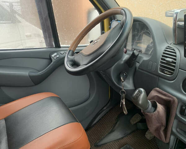 Жовтий Мерседес Sprinter, об'ємом двигуна 2.15 л та пробігом 433 тис. км за 7500 $, фото 9 на Automoto.ua