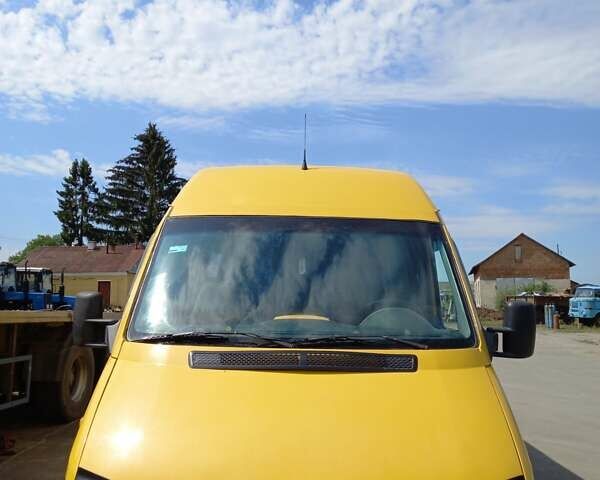 Желтый Мерседес Sprinter, объемом двигателя 2.2 л и пробегом 827 тыс. км за 4900 $, фото 6 на Automoto.ua