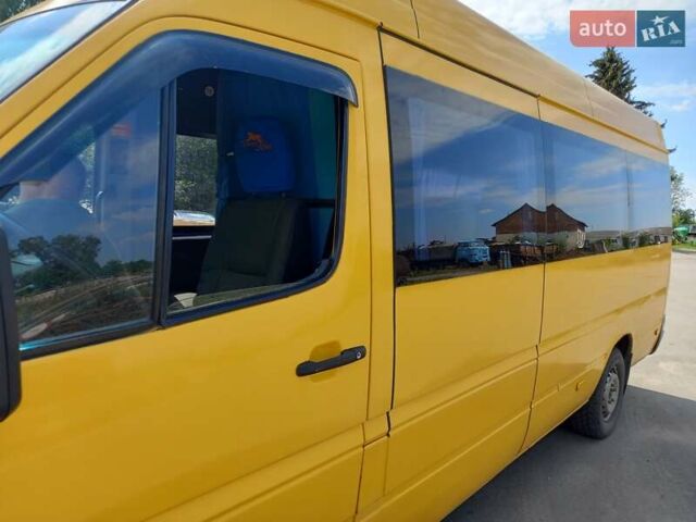 Желтый Мерседес Sprinter, объемом двигателя 2.2 л и пробегом 827 тыс. км за 4900 $, фото 5 на Automoto.ua