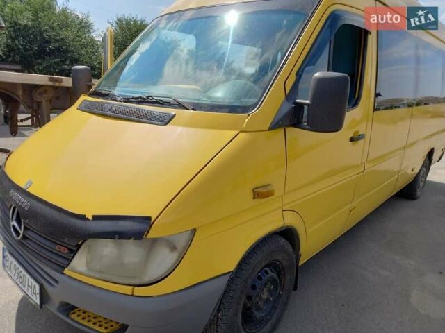 Желтый Мерседес Sprinter, объемом двигателя 2.2 л и пробегом 827 тыс. км за 4900 $, фото 4 на Automoto.ua