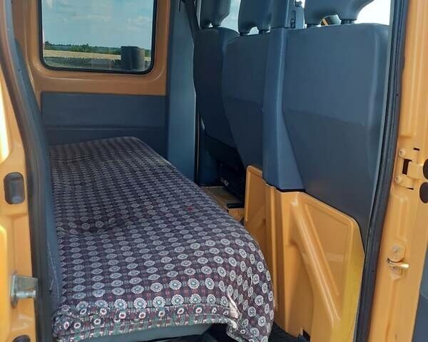 Желтый Мерседес Sprinter, объемом двигателя 2.2 л и пробегом 338 тыс. км за 11500 $, фото 8 на Automoto.ua