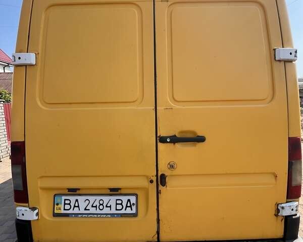 Желтый Мерседес Sprinter, объемом двигателя 2.1 л и пробегом 252 тыс. км за 7000 $, фото 1 на Automoto.ua