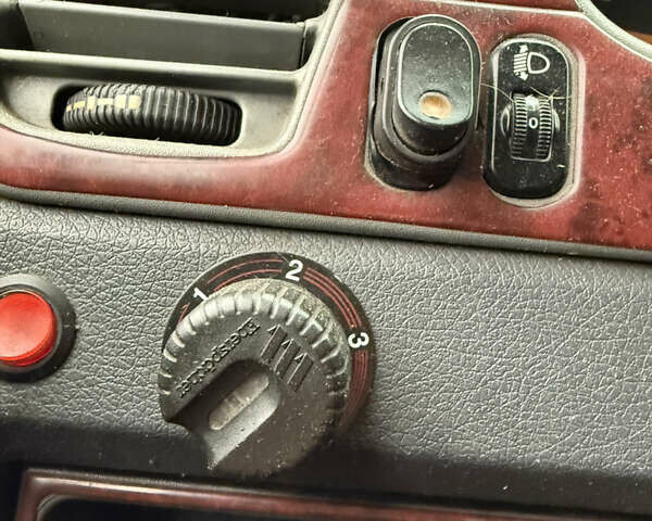 Жовтий Мерседес Sprinter, об'ємом двигуна 2.15 л та пробігом 800 тис. км за 6500 $, фото 32 на Automoto.ua