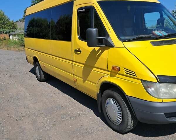 Желтый Мерседес Sprinter, объемом двигателя 2.15 л и пробегом 5 тыс. км за 7000 $, фото 2 на Automoto.ua