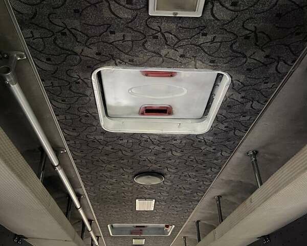 Желтый Мерседес Sprinter, объемом двигателя 2.2 л и пробегом 700 тыс. км за 10500 $, фото 3 на Automoto.ua