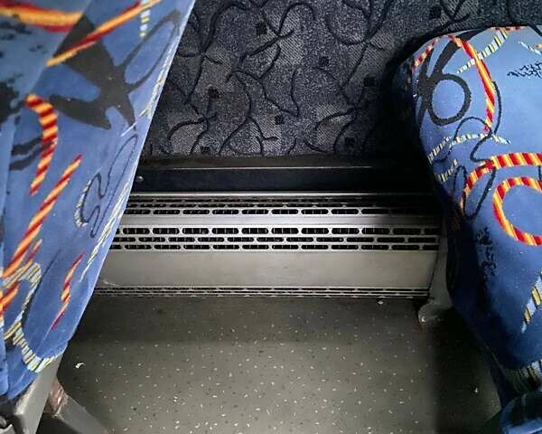 Желтый Мерседес Sprinter, объемом двигателя 2.2 л и пробегом 700 тыс. км за 10500 $, фото 5 на Automoto.ua