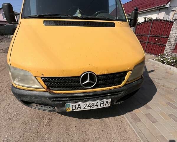 Желтый Мерседес Sprinter, объемом двигателя 2.1 л и пробегом 252 тыс. км за 7000 $, фото 2 на Automoto.ua