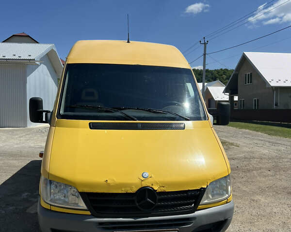 Желтый Мерседес Sprinter, объемом двигателя 2.15 л и пробегом 760 тыс. км за 7200 $, фото 1 на Automoto.ua