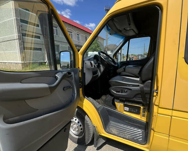 Желтый Мерседес Sprinter, объемом двигателя 2.15 л и пробегом 760 тыс. км за 7200 $, фото 10 на Automoto.ua